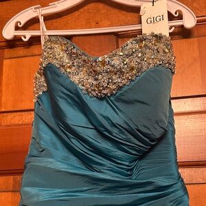 NWT GIGI designs formal Dress - Size 2